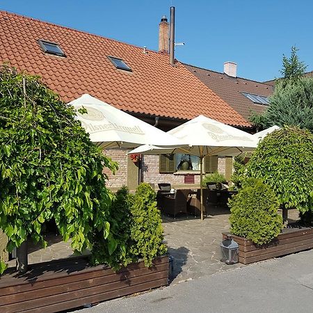 Barock Restaurant & Pension Topolcany Exterior foto
