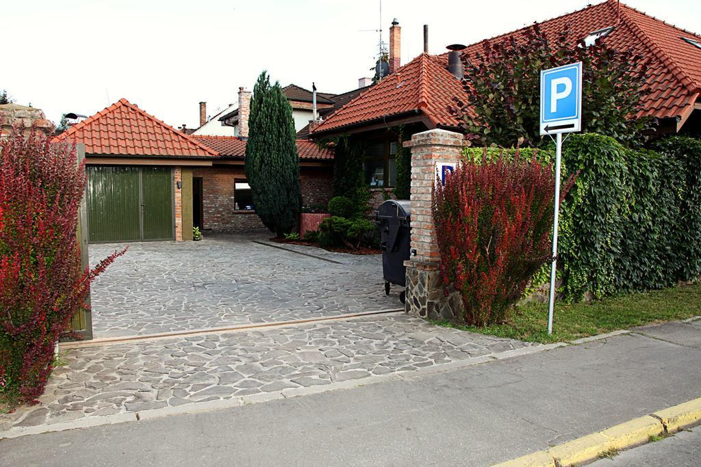 Barock Restaurant & Pension Topolcany Exterior foto