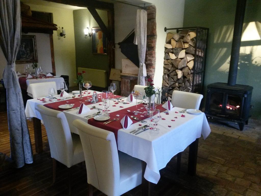 Barock Restaurant & Pension Topolcany Exterior foto