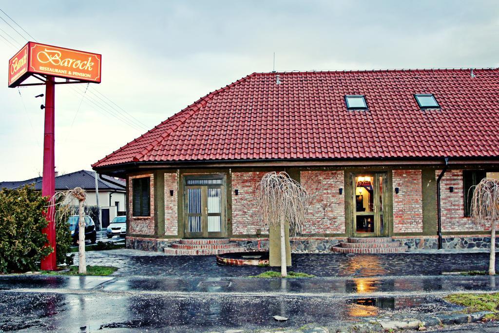 Barock Restaurant & Pension Topolcany Exterior foto