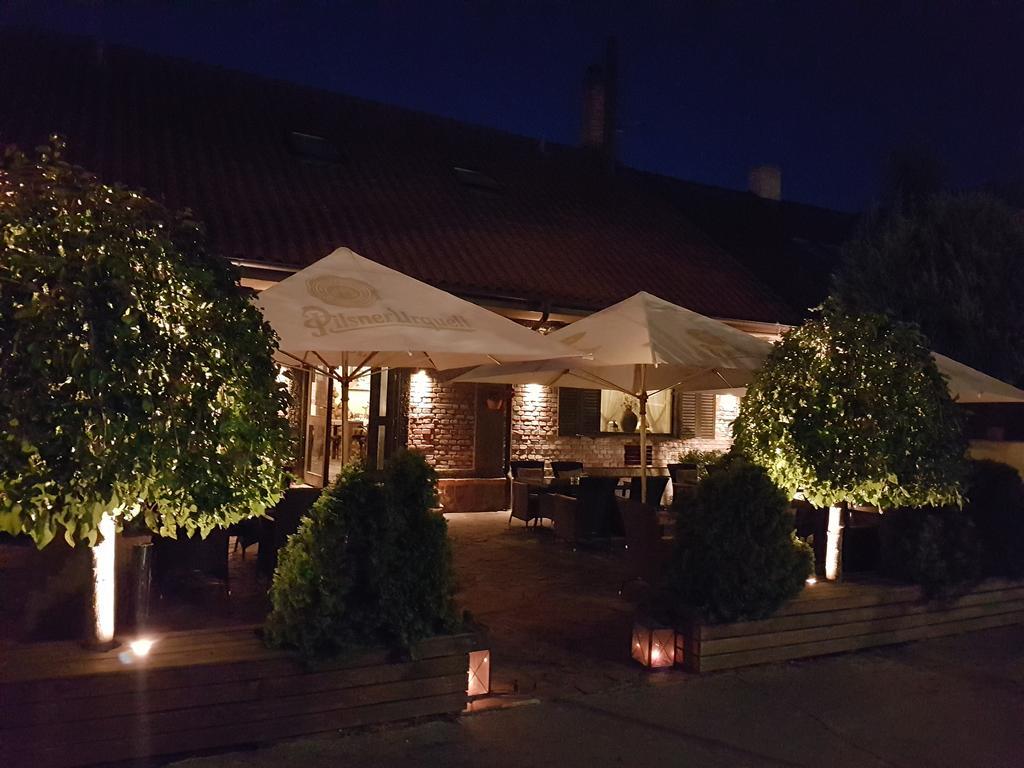 Barock Restaurant & Pension Topolcany Exterior foto
